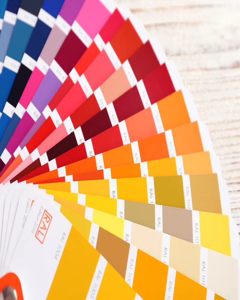 Carta de colores para elegir el tono de pintura ideal en viviendas y negocios de Lleida
